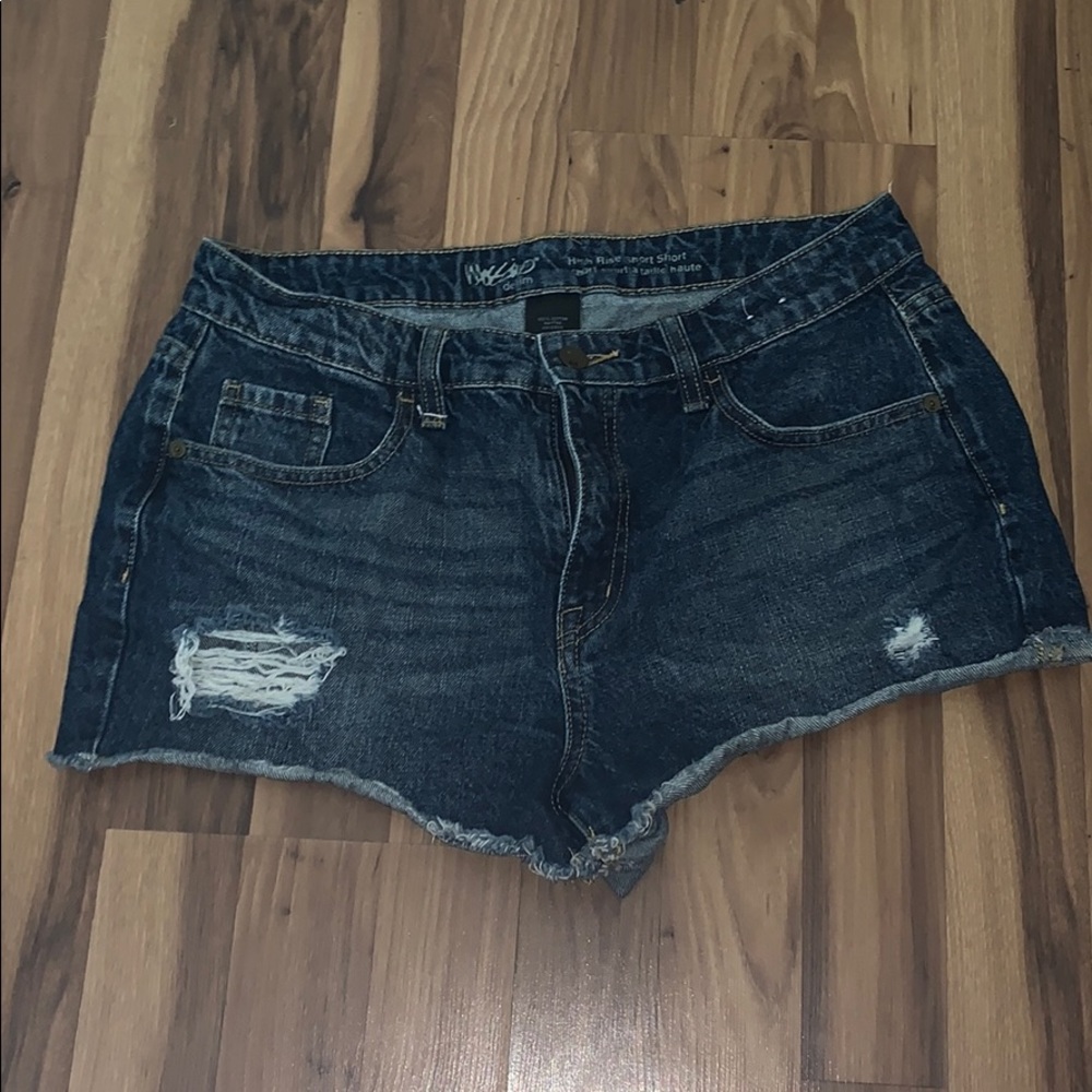 High-rise short shorts